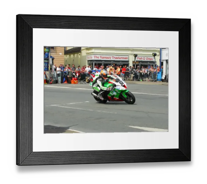 Framed Print : David Sellers (Kawasaki) 2016 Senior TT Framed Print : David Sellers (Kawasaki) 2016 Senior TT