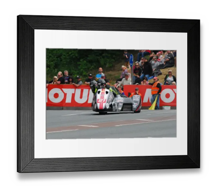 Framed Print : Colin Buckley & Robbie Shorter (Carl Cox) 2016 Sidecar 2 TT Framed Print : Colin Buckley & Robbie Shorter (Carl Cox) 2016 Sidecar 2 TT