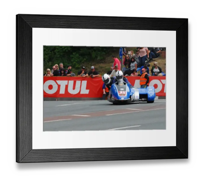 Framed Print : Pete Founds & Jevan Walmsley (Suzuki LCR) 2016 Sidecar 2 TT Framed Print : Pete Founds & Jevan Walmsley (Suzuki LCR) 2016 Sidecar 2 TT