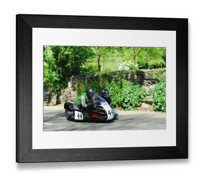 Framed Print : Lenny Pallister & Robert Dawson (Triumph) 2016 Pre TT Classic Framed Print : Lenny Pallister & Robert Dawson (Triumph) 2016 Pre TT Classic