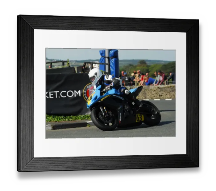 Framed Print : Stuart Bedford (Suzuki) 2015 Southern 100 Framed Print : Stuart Bedford (Suzuki) 2015 Southern 100