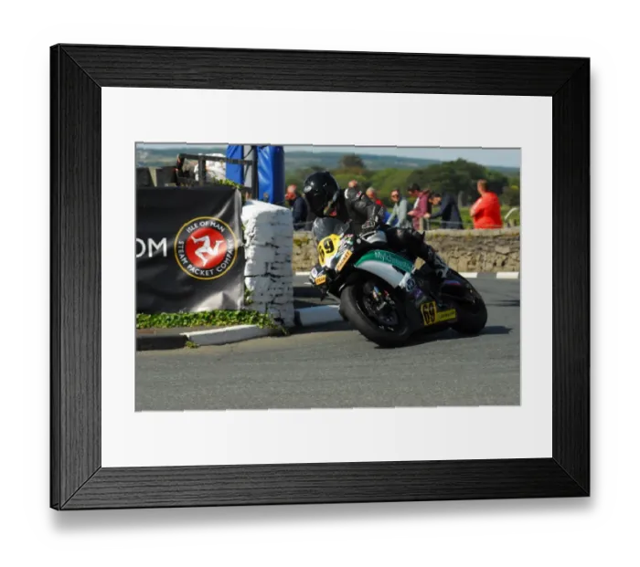 Framed Print : Steven Beale (Yamaha) 2015 Southern 100 Framed Print : Steven Beale (Yamaha) 2015 Southern 100