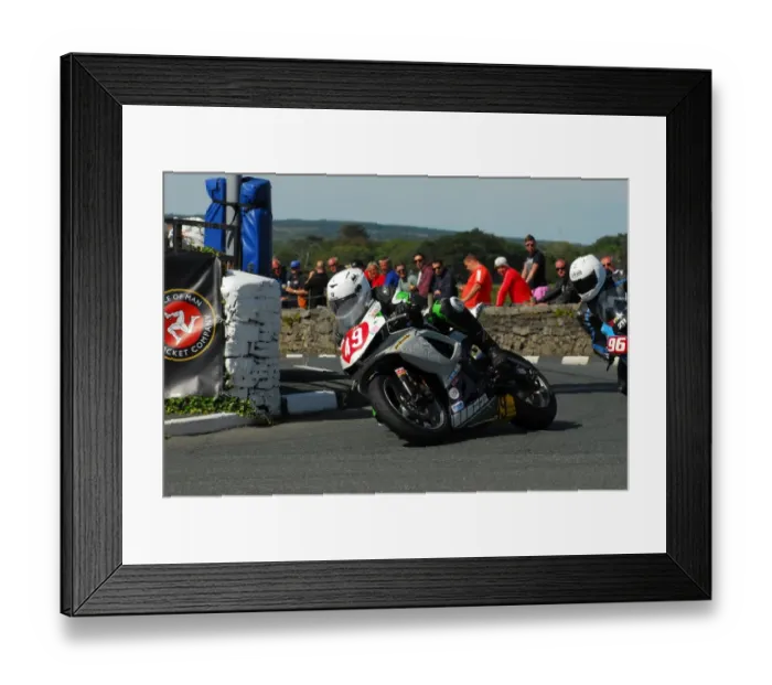 Framed Print : Andy Fenton (Suzuki) 2015 Southern 100 Framed Print : Andy Fenton (Suzuki) 2015 Southern 100