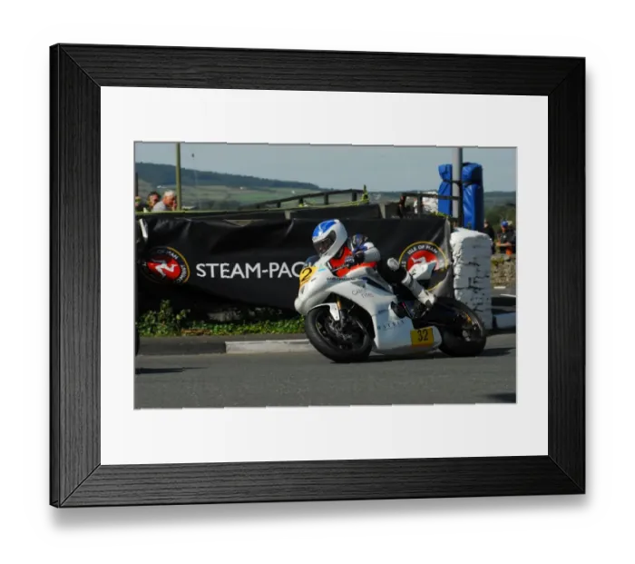 Framed Print : Murray McConnachie (Triumph) 2015 Southern 100