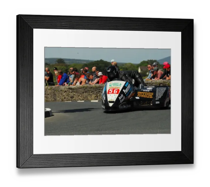 Framed Print : Jim Noble & Shaun Chandler (Equipe Suzuki) 2015 Southern 100 Framed Print : Jim Noble & Shaun Chandler (Equipe Suzuki) 2015 Southern 100