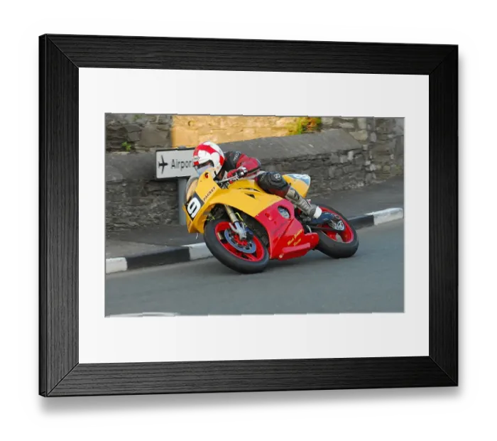 Framed Print : Mick Goodings (Kawasaki) 2015 Southern 100