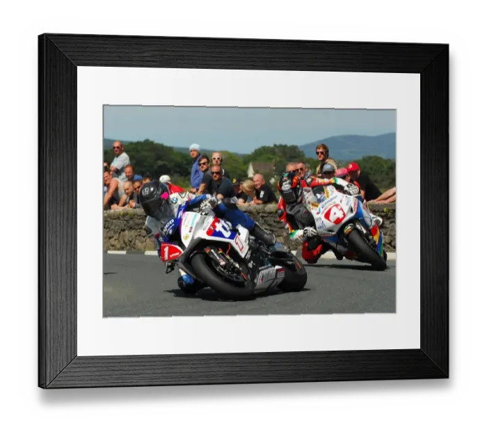 Framed Print : Guy Martin (BMW) and Dan Kneen (Honda) 2015 Southern 100 Framed Print : Guy Martin (BMW) and Dan Kneen (Honda) 2015 Southern 100