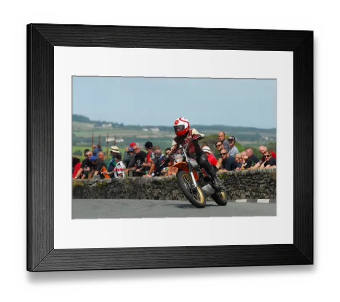 Framed Print : Steve Tonkin (Yamaha) Parade Lap 2015 Southern 100 Framed Print : Steve Tonkin (Yamaha) Parade Lap 2015 Southern 100