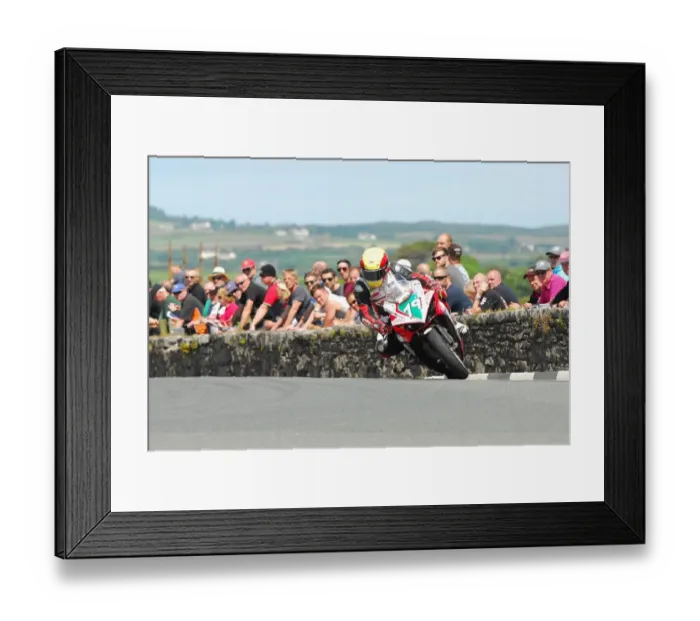 Framed Print : Dave Moffitt (Suzuki) 2015 Southern 100 Framed Print : Dave Moffitt (Suzuki) 2015 Southern 100