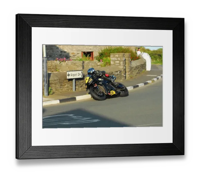 Framed Print : Billy Redmayne (Honda) 2015 Southern 100 Framed Print : Billy Redmayne (Honda) 2015 Southern 100