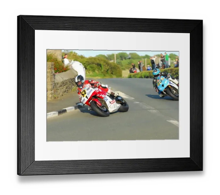 Framed Print : James Cowton (Honda) 2015 Southern 100 Framed Print : James Cowton (Honda) 2015 Southern 100