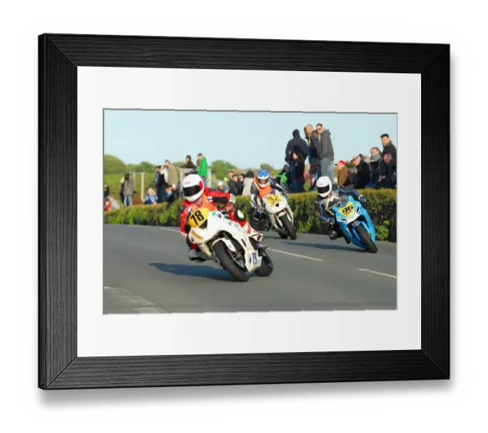 Framed Print : James Hinchliffe (Kawasaki) and Thomas Gottschalk (Suzuki) 2015 Southern 100 Framed Print : James Hinchliffe (Kawasaki) and Thomas Gottschalk (Suzuki) 2015 Southern 100