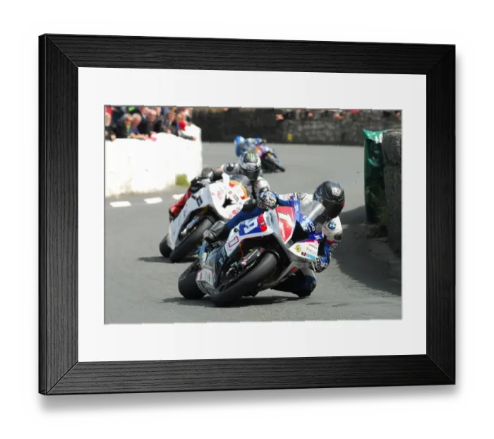 Framed Print : Guy Martin (BMW) 2015 Southern 100 Framed Print : Guy Martin (BMW) 2015 Southern 100