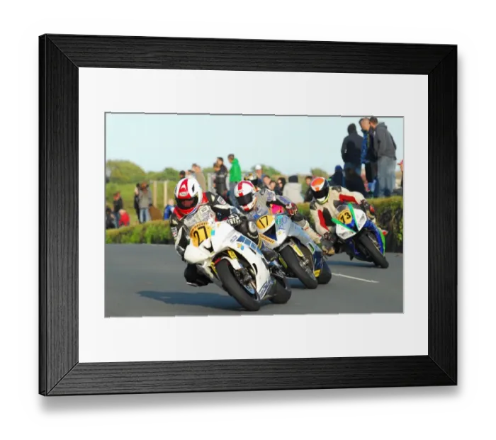 Framed Print : Dennis Booth (Yamaha) and Mark Goodings (Kawasaki) 2015 Southern 100 Framed Print : Dennis Booth (Yamaha) and Mark Goodings (Kawasaki) 2015 Southern 100