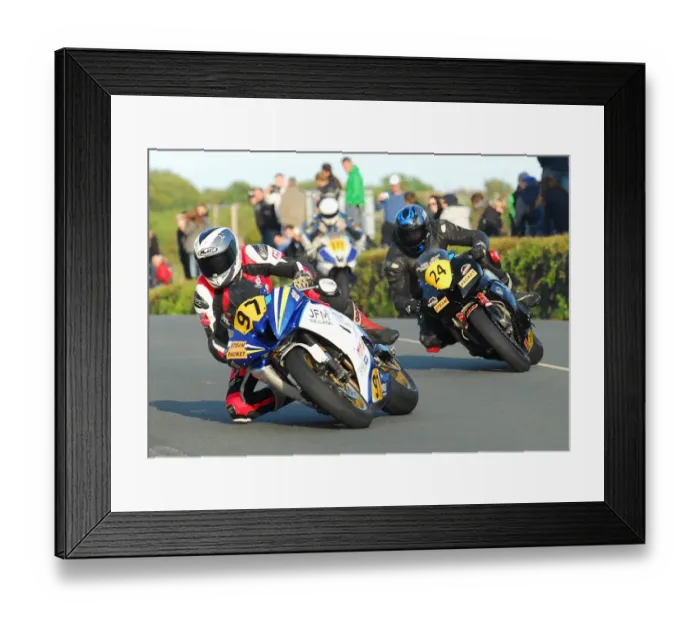 Framed Print : Seamus Elliott (Yamaha) and Billy Redmayne (Honda) 2015 Southern 100 Framed Print : Seamus Elliott (Yamaha) and Billy Redmayne (Honda) 2015 Southern 100