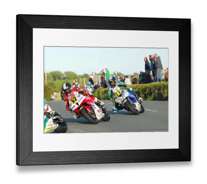 Framed Print : James Cowton (Honda) and Ivan Lintin (Kawasaki) 2015 Southern 100 Framed Print : James Cowton (Honda) and Ivan Lintin (Kawasaki) 2015 Southern 100