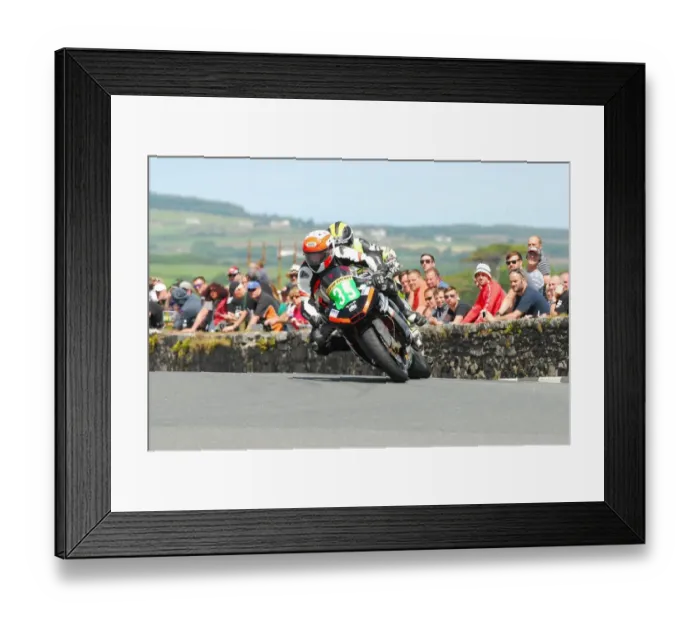 Framed Print : Mike Minns (Kawasaki) 2015 Southern 100 Framed Print : Mike Minns (Kawasaki) 2015 Southern 100