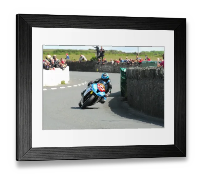 Framed Print : Russ Mountford (Triumph) 2015 Southern 100 Framed Print : Russ Mountford (Triumph) 2015 Southern 100