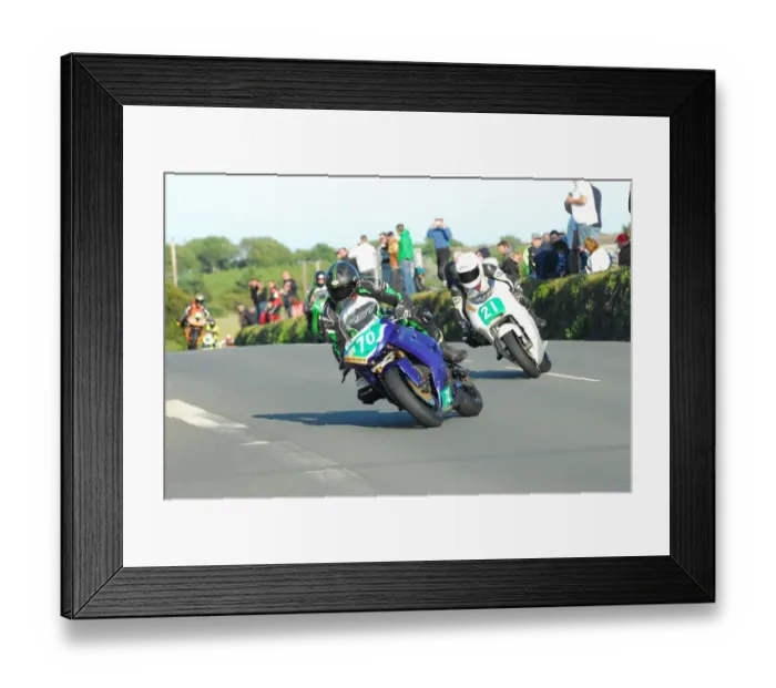 Framed Print : Derran Slous (Kawasaki) and Tom Snow (Honda) 2015 Southern 100 Framed Print : Derran Slous (Kawasaki) and Tom Snow (Honda) 2015 Southern 100