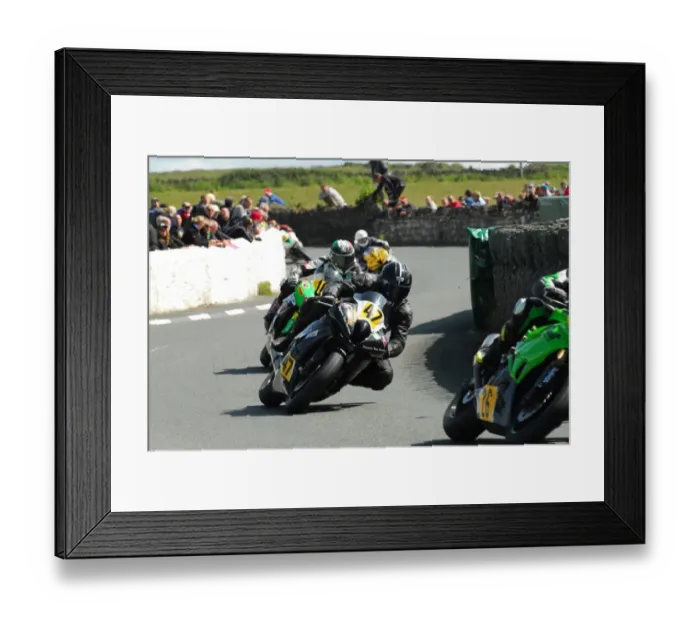 Framed Print : Mark Parrett (Yamaha) 2015 Southern 100 Framed Print : Mark Parrett (Yamaha) 2015 Southern 100