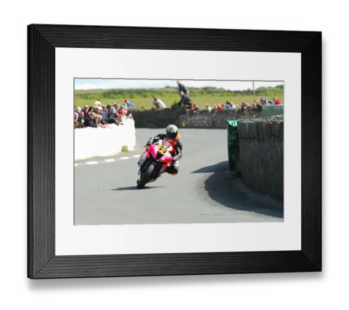 Framed Print : Jamie Hodson (Yamaha) 2015 Southern 100 Framed Print : Jamie Hodson (Yamaha) 2015 Southern 100