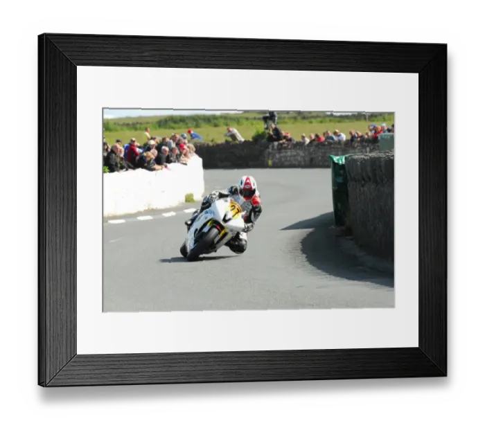 Framed Print : Dennis Booth (Yamaha) 2015 Southern 100 Framed Print : Dennis Booth (Yamaha) 2015 Southern 100
