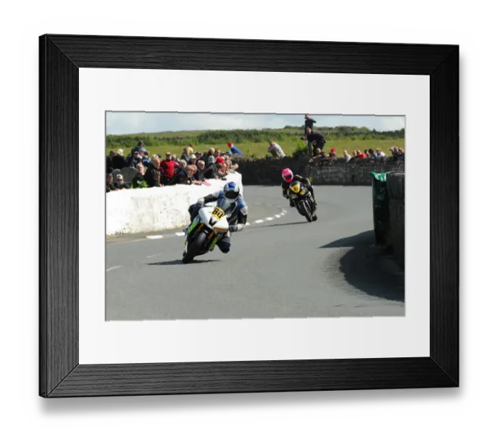 Framed Print : Peter Wilkinson (Yamaha) and Dean Osborne (Kawasaki) 2015 Southern 100 Framed Print : Peter Wilkinson (Yamaha) and Dean Osborne (Kawasaki) 2015 Southern 100