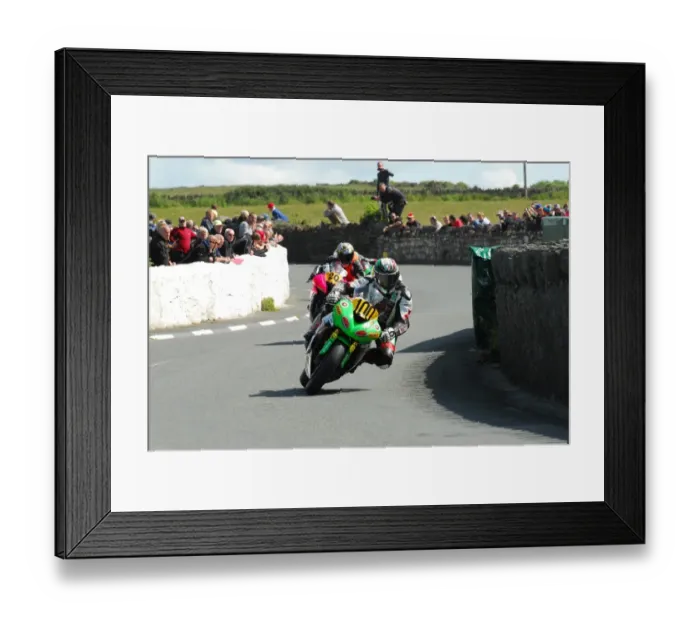 Framed Print : Matthew Rees (Kawasaki) and Jamie Hodson (Yamaha) 2015 Southern 100 Framed Print : Matthew Rees (Kawasaki) and Jamie Hodson (Yamaha) 2015 Southern 100