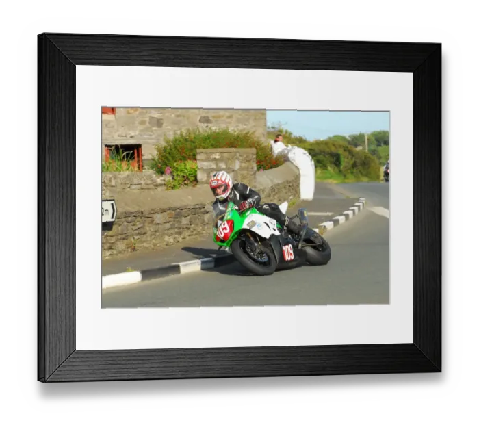 Framed Print : Anthony Redmond (Suzuki) 2015 Southern 100 Framed Print : Anthony Redmond (Suzuki) 2015 Southern 100