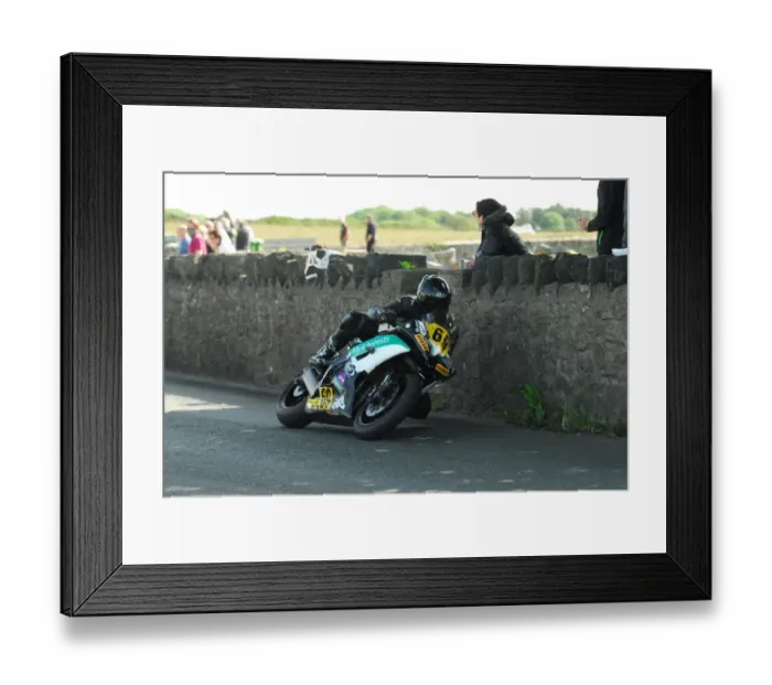 Framed Print : Stephen Beale (Yamaha) 2015 Southern 100 Framed Print : Stephen Beale (Yamaha) 2015 Southern 100