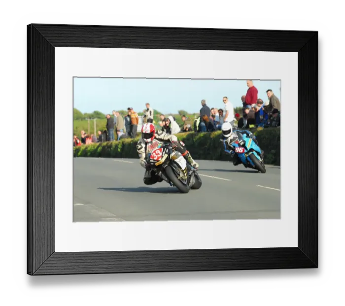 Framed Print : Andy Sellars (Honda) and Thomas Gottschalk (BMW) 2015 Southern 100 Framed Print : Andy Sellars (Honda) and Thomas Gottschalk (BMW) 2015 Southern 100