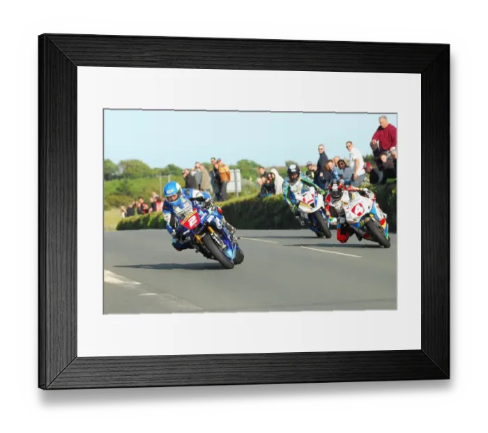 Framed Print : Dean Harrison (Yamaha) and Dan Kneen (Honda) 2015 Southern 100