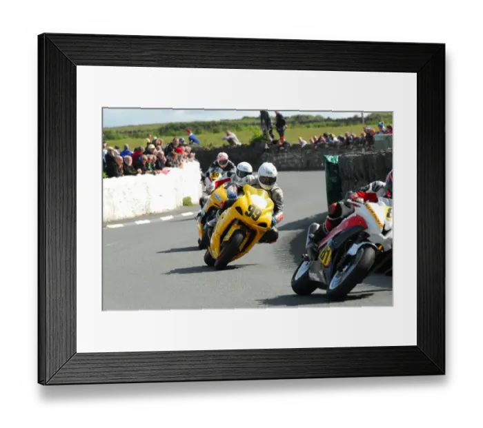 Framed Print : Mark Coggon (Suzuki) 2015 Southern 100 Framed Print : Mark Coggon (Suzuki) 2015 Southern 100
