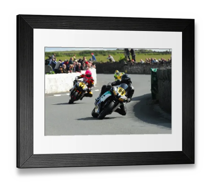 Framed Print : Steven Beale (Yamaha) 2015 Southern 100 Framed Print : Steven Beale (Yamaha) 2015 Southern 100