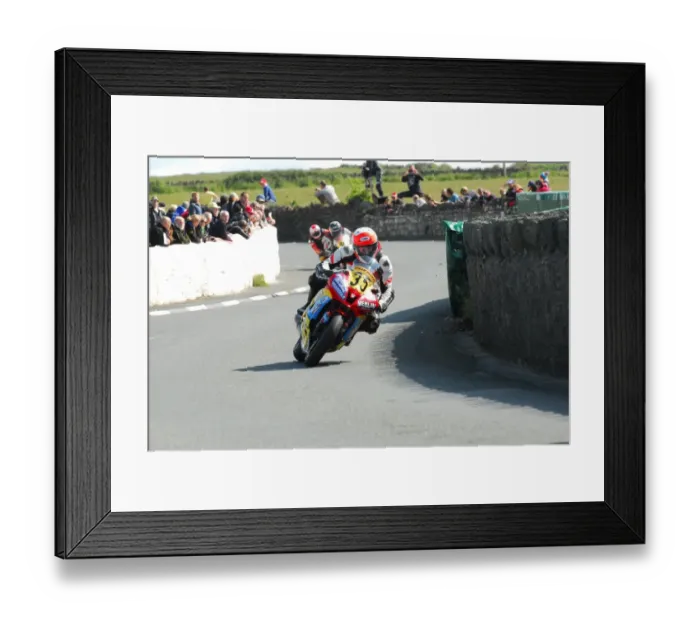 Framed Print : Mike Minns (Yamaha) 2015 Southern 100 Framed Print : Mike Minns (Yamaha) 2015 Southern 100