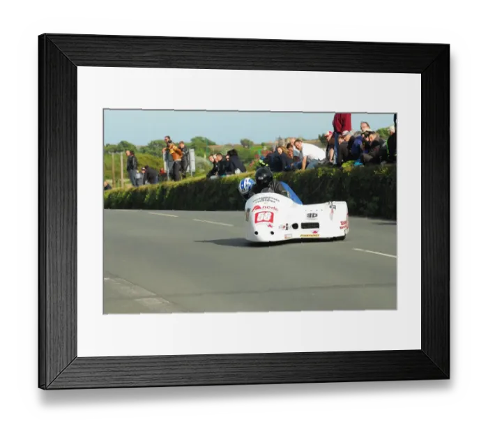 Framed Print : John Chandler & Karl Schofield (Shelbourne Yamaha) 2015 Southern 100 Framed Print : John Chandler & Karl Schofield (Shelbourne Yamaha) 2015 Southern 100