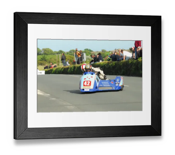 Framed Print : Pete Nuttall & Neil Wheatley (Ireson Yamaha) 2015 Southern 100 Framed Print : Pete Nuttall & Neil Wheatley (Ireson Yamaha) 2015 Southern 100