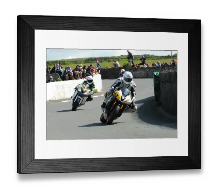 Framed Print : Sam Johnson (Yamaha) and Christian Hirsch (Kawasaki) 2015 Southern 100 Framed Print : Sam Johnson (Yamaha) and Christian Hirsch (Kawasaki) 2015 Southern 100