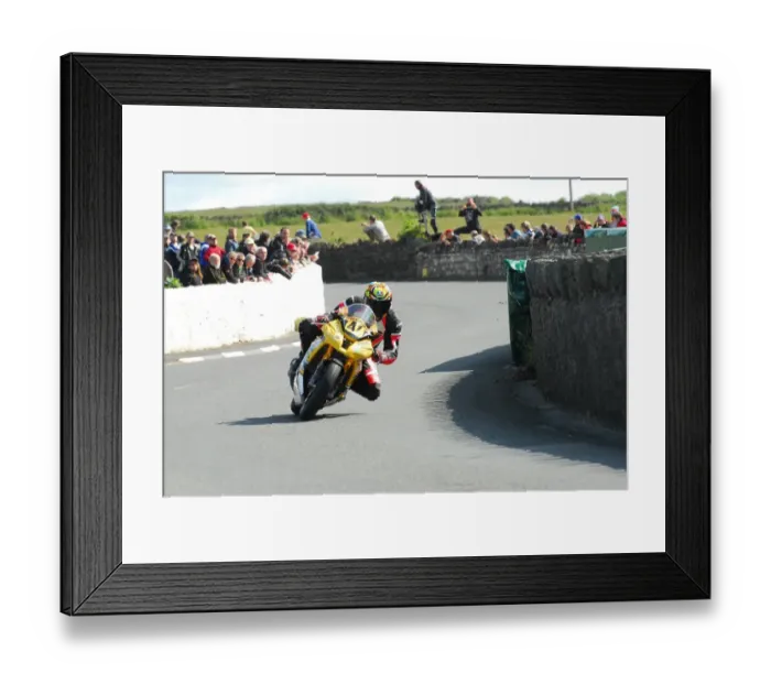 Framed Print : Dave Taylor (Yamaha) 2015 Southern 100 Framed Print : Dave Taylor (Yamaha) 2015 Southern 100