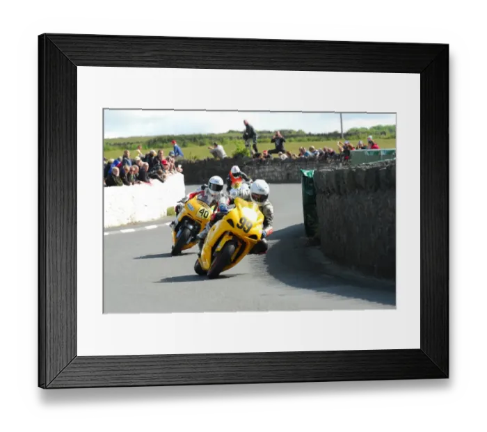 Framed Print : Mark Coggon (Suzuki) and Matt Mylchreest (Honda) 2015 Southern 100 Framed Print : Mark Coggon (Suzuki) and Matt Mylchreest (Honda) 2015 Southern 100