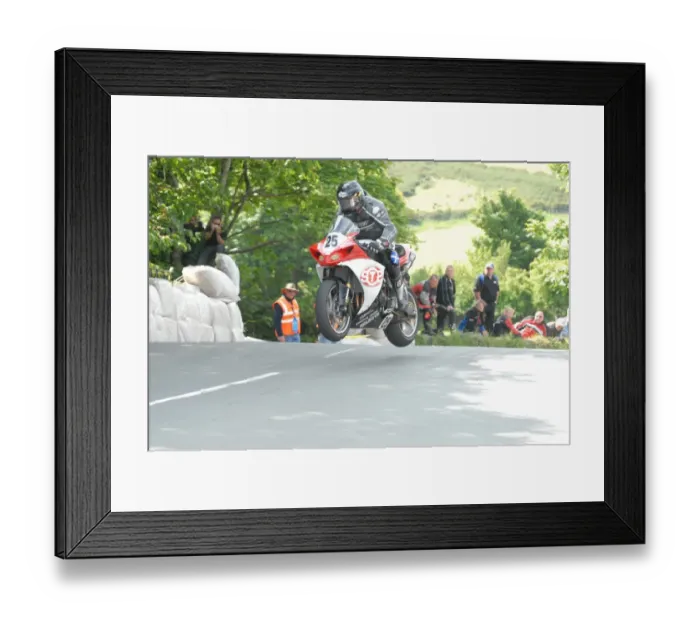 Framed Print : Mark Buckley (Yamaha) 2009 Superbike TT Framed Print : Mark Buckley (Yamaha) 2009 Superbike TT