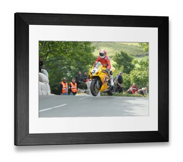 Framed Print : Ian Lougher (Yamaha) 2009 Southern 100 Framed Print : Ian Lougher (Yamaha) 2009 Southern 100