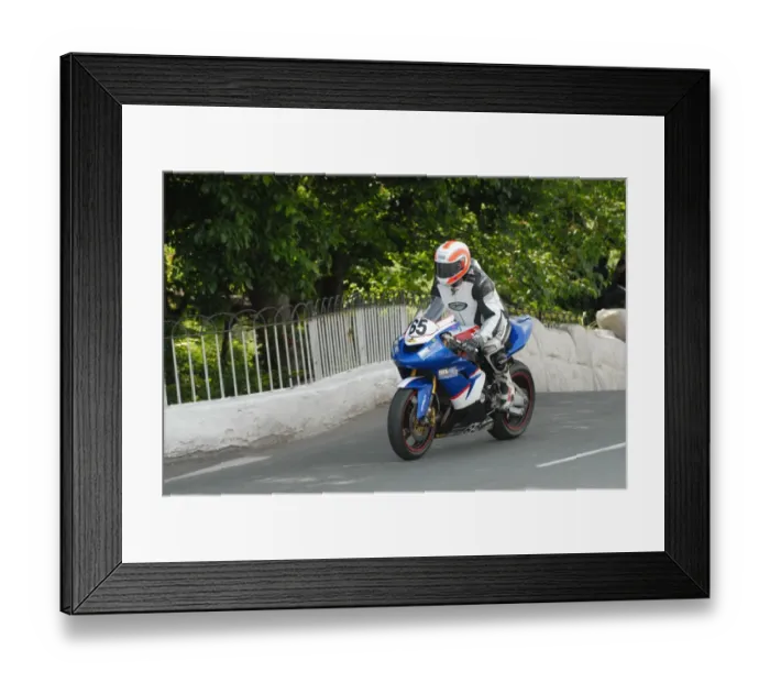 Framed Print : Rodger Wibberley (Kawasaki) 2009 Superbike TT Framed Print : Rodger Wibberley (Kawasaki) 2009 Superbike TT
