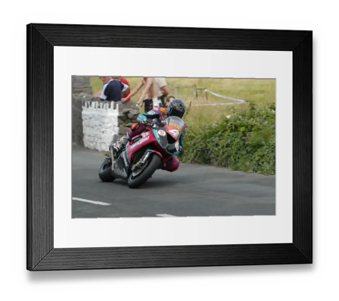 Framed Print : Conor Cummins (McAdoo Kawasaki) 2009 Southern 100 Framed Print : Conor Cummins (McAdoo Kawasaki) 2009 Southern 100