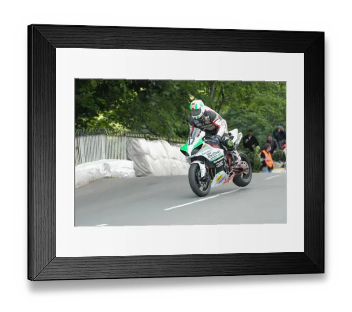 Framed Print : Richard Eglin (Yamaha) 2009 Southern 100 Framed Print : Richard Eglin (Yamaha) 2009 Southern 100