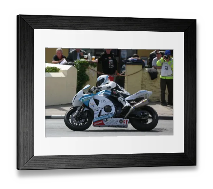 Framed Print : Luis Carreira (Suzuki) 2010 Superstock TT