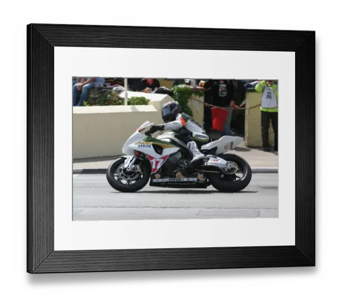 Framed Print : Mark Miller (BMW) 2010 Superstock TT Framed Print : Mark Miller (BMW) 2010 Superstock TT