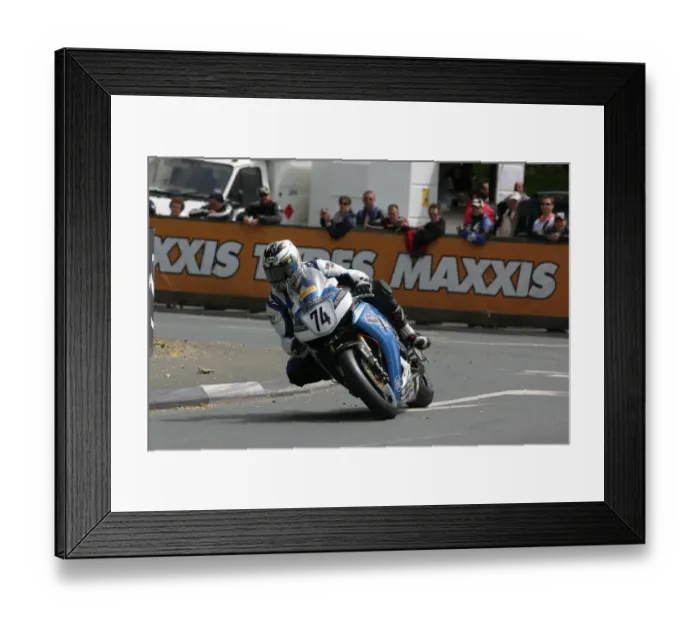 Framed Print : Steve Heneghan (Honda) 2010 Senior TT Framed Print : Steve Heneghan (Honda) 2010 Senior TT