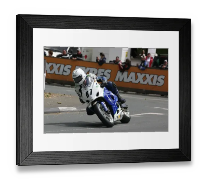Framed Print : Scott Wilson (Suzuki) 2010 Senior TT Framed Print : Scott Wilson (Suzuki) 2010 Senior TT