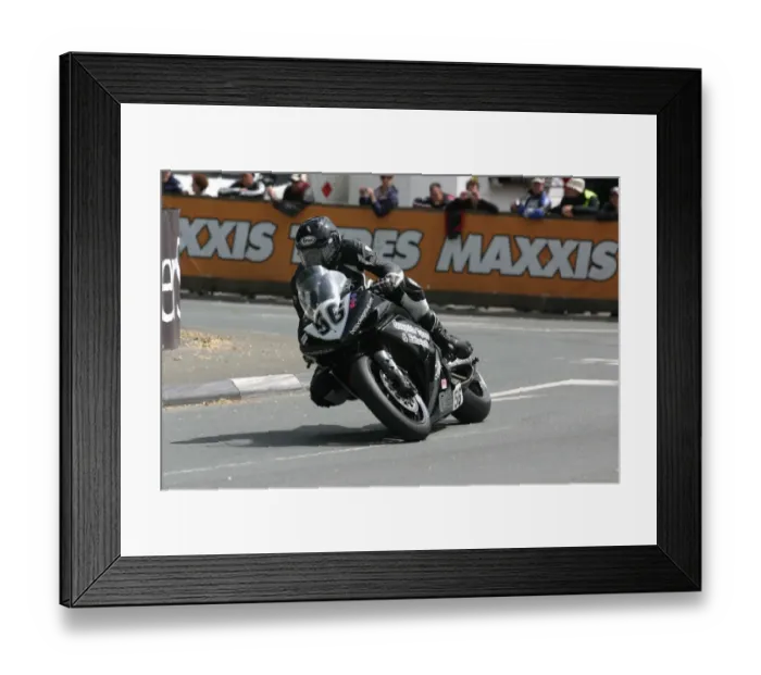 Framed Print : Dave Madsen-Mygdal (Yamaha) 2010 Senior TT Framed Print : Dave Madsen-Mygdal (Yamaha) 2010 Senior TT